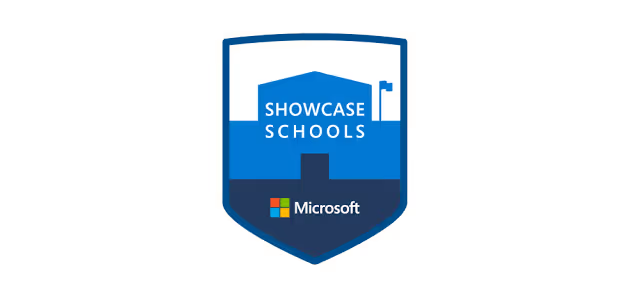 Logo de "Showcase Schools" de Microsoft en forma de escudo azul con edificio escolar estilizado